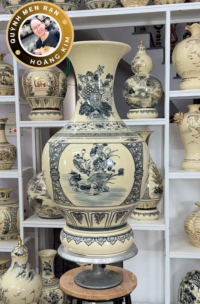 Lọ tỏi vẽ mộc Tứ cảnh – Men rạn hoàng kim