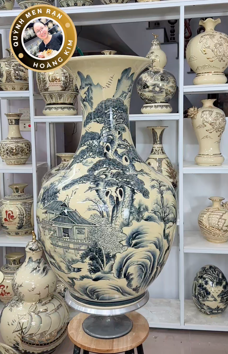 Lọ tỏi vẽ mộc Sơn thủy – Men rạn hoàng kim